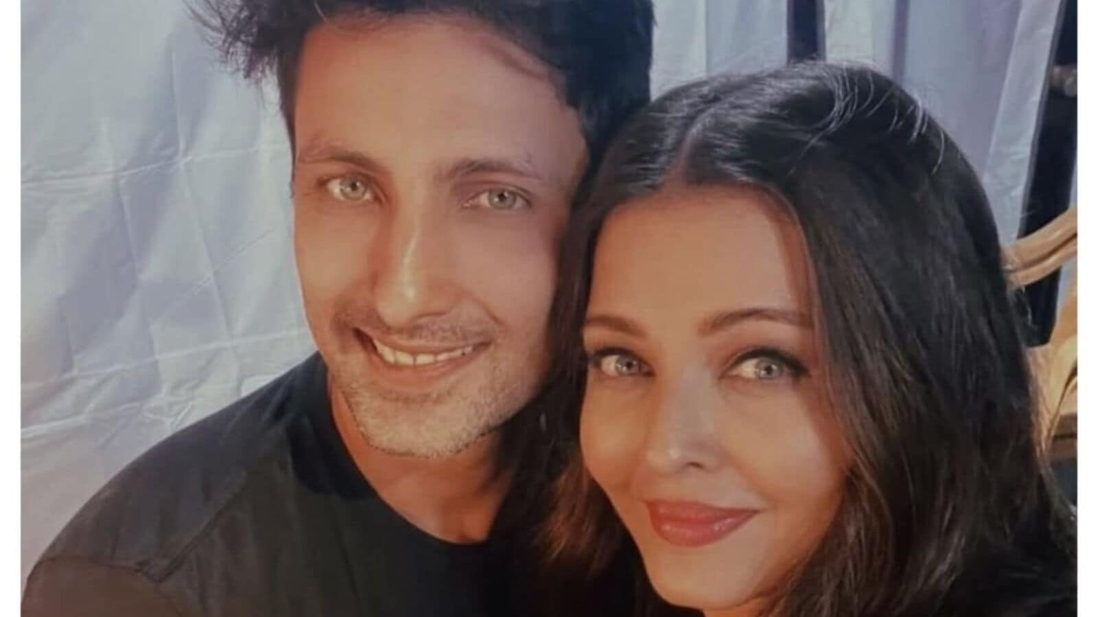 மேக்கப் கலைஞருடன் ஐஸ்வர்யா ராய்.. திடீரென வெளியிட்ட போட்டோ.. அபிஷேக் பச்சான் விவாகரத்து உறுதியா?