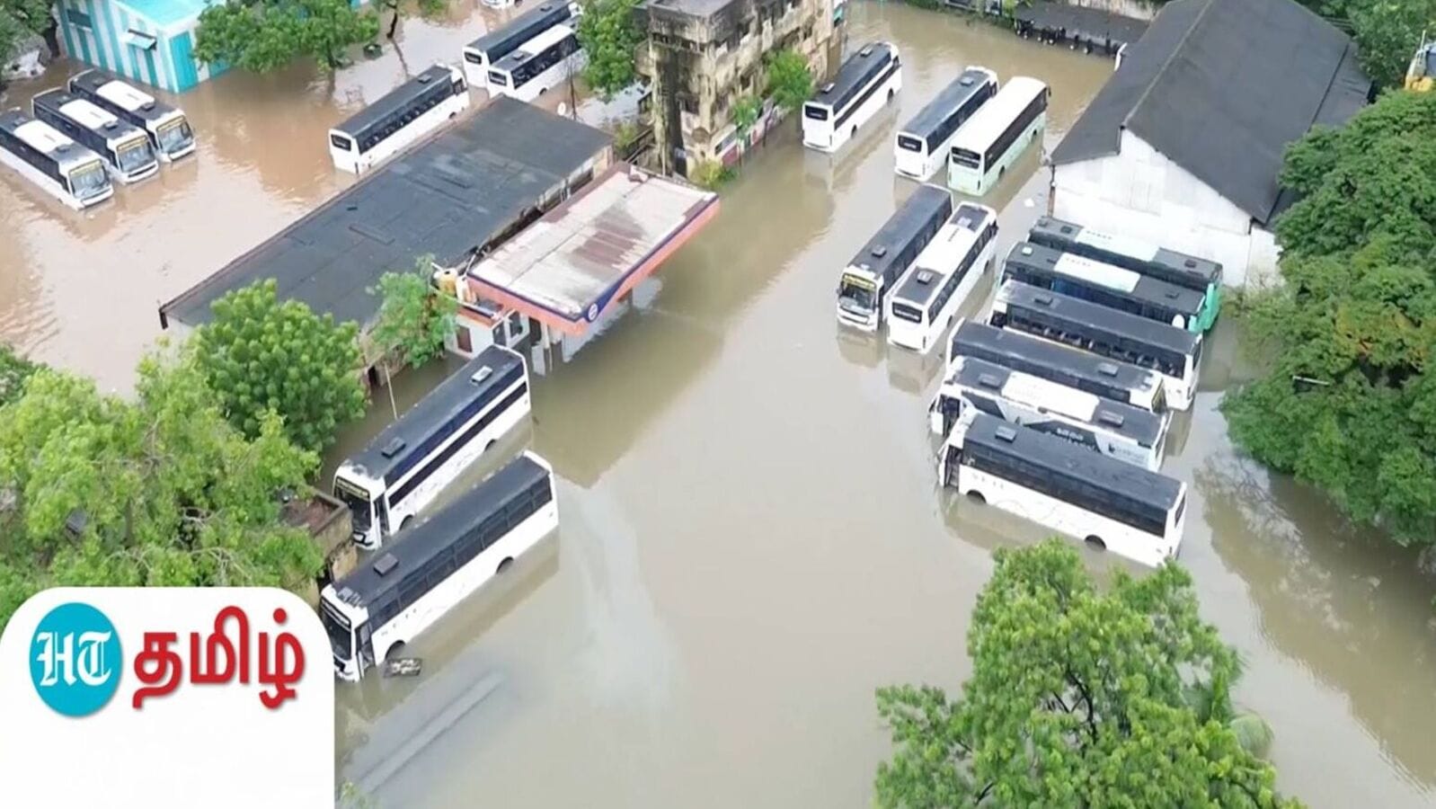 வரலாறு காணாத கனமழை.. வெள்ளத்தில் சிக்கி தவிக்கும் புதுச்சேரி!