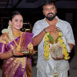 <p>மணிமேகலை-ஹூசைன் தம்பதி, சொந்த வீடு கட்டி, இன்று கிரஹபிரவேசம் செய்துள்ளது. தங்கள் மகிழ்ச்சியை இன்ஸ்டாகிராமில் பகிர்ந்துள்ளார் மணிமேகலை. அதுவும் உருக்கமான வார்த்தைகளால். இதோ அவரது பதிவு</p>