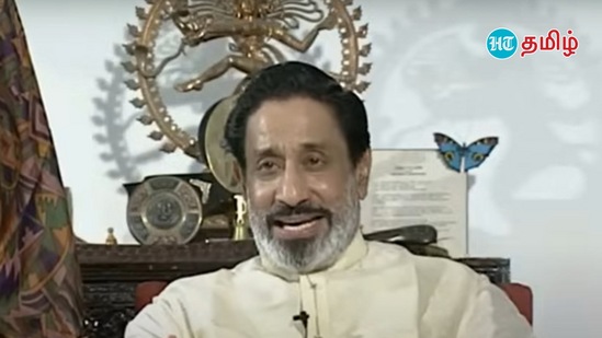 வெகுநாட்களுக்கு முன்பு நடிகர் சிவாஜி கணேசனிடம் நடிகை மீனா நேர்காணல் செய்திருந்தார். அதன் தொகுப்பு கீழே கொடுக்கப்பட்டுள்ளது.நீங்கள் திரைத்துறைக்கு வருவதற்கு முன்பு உங்கள் வீட்டில் யாராவது நடிகர்களா இருந்திருக்கிறார்களா?இல்லை. நான் பாறையில் வந்த செடி.நம்ம வீட்டில் நடிகர்கள் யாருமே கிடையாது. நான் தான் முதல் நடிகர்.அப்படியென்றால் நடிப்பதில் எப்படி ஆர்வம் வந்தது. நாடகத்தில் எப்படி சேர்ந்தீங்க?என்னுடைய வரலாற்றை எழுதினால் சுவாரஸ்யமான புத்தகமாக இருக்கும். நான் நாடகக் கம்பெனியில் இருந்து வந்ததால், என்னப்பா, மீன் மாதிரி வாயைத் திறக்கிறான் என்று சொன்னார்கள். அவங்க ஒருவிதமாக வளர்ந்தவங்க. நான் ஒருவிதமாக வளர்க்கப்பட்டவன். யாராவது ஏதாவது சொன்னால் வெளியில் போய் அழுக ஆரம்பிச்சிடுவேன்.&nbsp;
