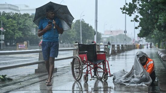 வங்கக் கடலின் மத்திய தெற்கு கடல் பகுதியில் குறைந்த காற்றழுத்த தாழ்வுப் பகுதி உருவாக உள்ளது.&nbsp;