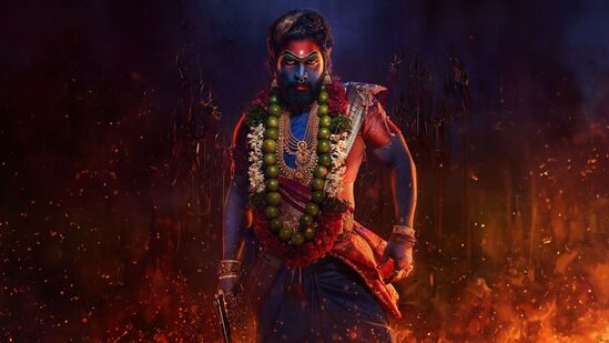 புஷ்பா 2 வெளியான வியாழக்கிழமை விடுமுறை தினம் அல்ல. இது விடுமுறை அல்லாத நாளில் வெளியிடப்பட்டது மற்றும் அதிக வசூல் செய்த படம் என்ற சாதனையையும் கொண்டுள்ளது.