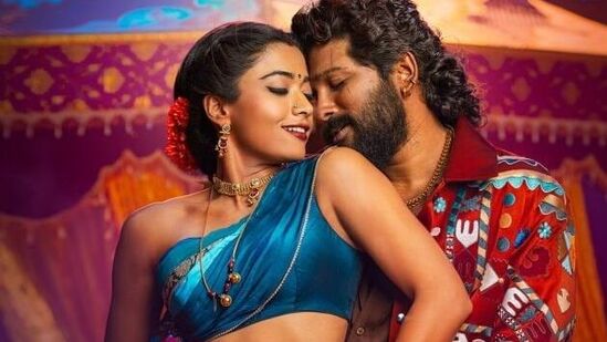 ஒரே நாளில் அதிக வசூல் செய்த இந்தி படம் என்ற பெருமையை புஷ்பா 2 பெற்றுள்ளது. ஞாயிற்றுக்கிழமை (டிசம்பர் 8) அன்று, படத்தின் இந்தி பதிப்பு ரூ .86 கோடியை வசூலித்தது, இது இதுவரை எந்த இந்திய திரைப்படமும் செய்ய முடியாத வரலாற்று சாதனையாகும்.