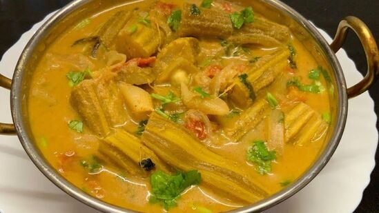 முருங்கையில் நார்ச்சத்து நிறைந்துள்ளது. இவை குடல் ஆரோக்கியத்தை வலுவாக மேம்படுத்துகின்றன. நார்ச்சத்து குடலில் உணவின் இயக்கத்தை மேம்படுத்துகிறது. இது வயிற்று வலியை ஏற்படுத்தாது. செரிமான மண்டலமும் அதன் வேலையை அமைதியாக செய்கிறது. உடல் அதன் ஊட்டச்சத்துக்களை உறிஞ்சுகிறது.