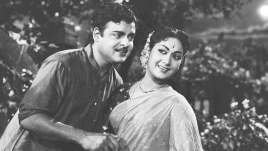 ஆனால் சாவித்திரியும் சந்திரபாபுவும் படத்திற்குச் செல்லவில்லை மவுண்ட் ரோட்டில் இருக்கக்கூடிய ஒரு பிரபலமான ஐஸ்கிரீம் பார்லரில் சாவித்திரிக்கு மிக மிகப் பிடித்த பாதாம் வித் சாக்லேட் ஐஸ்கிரீமை வாங்கி சாப்பிட்டு உரையாடிக்கொண்டு, அருகில் சந்திரபாபுவுக்குத் தேவையான 555 சிகரெட்டையும் வாங்க்கொண்டு படத்திற்கு செல்லாமல் வீட்டிற்கு வந்து விட்டார்கள். வீட்டிற்குள் வந்தவர்கள் ஒரு ரூமிற்குள் கதவை சாத்திக் கொண்டு விட்டார்கள்.
