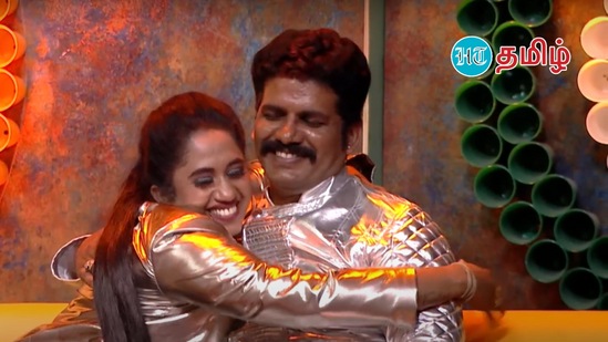 ‘’எதுவுமே வேண்டாம். அம்மா கூட இருந்திட்டு பிள்ளையைக் காப்பாத்திட்டு இருந்திரலாம்ன்னு தான் நினைச்சேன். பார்த்துதான் என்ன கல்யாணம் பண்ணுவார்னு நினைச்சு கூட பார்க்கல. அதன்பின்னு ரொம்ப பயந்துக்கிட்டே தான் இருந்தேன். இதுவரை சண்டை போட்டதே கிடையாது. பசங்க மேல் இருக்குற கோபத்தைப் போக்க வைச்சிட்டார். ரொம்ப சப்போர்ட்டாக இருப்பார். குழந்தையே பெத்துக்கமாட்டேன்னு இருந்தேன். ஆனால், என் முதல் பையனையும் நல்லா பார்த்துக்கிட்டார். சும்மா ஒரு வீட்டுக்குள்ள தான் கல்யாணம் நடந்துச்சு. விஜய் டிவி தான், மிஸ்டர் அண்ட் மிஸஸில் தான், ஒரு உண்மையான கல்யாணம் நடந்தமாதிரி. அங்கு பத்திரிகை எல்லாம் அடிச்சு கொடுத்தபிறகு, ரொம்ப சந்தோஷமாக இருந்தது''.