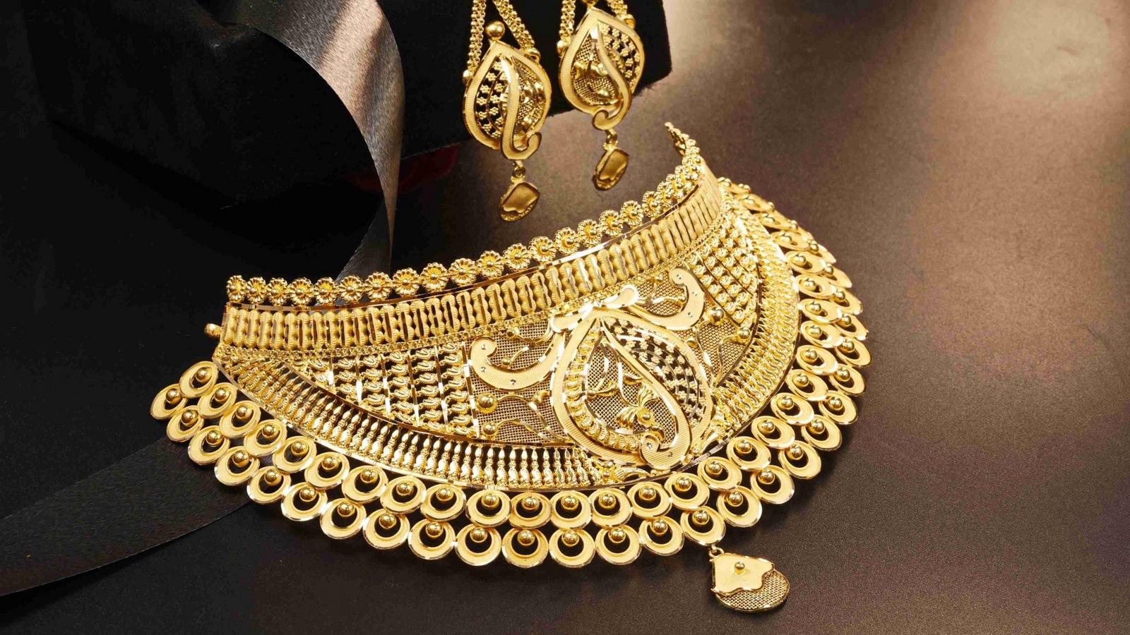 Gold Rate Today: மீண்டும் ஜெட் வேகத்தில் உயரும் தங்கம்! சவரனுக்கு 200 ரூபாய் உயர்வு! தங்கம் மற்றும் வெள்ளி விலை நிலவரம்!