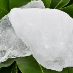 <p>படிகார கற்களை சருமத்தை இளமையுடனும், பொலிவுடனும் வைக்க உதவுகிறது. இதன் நீராவியை சுவாசிப்பதால் பெண்களின் பெண்ணுறுப்பில் இருக்கும் தளர்வு நீக்கப்படுகிறது</p>