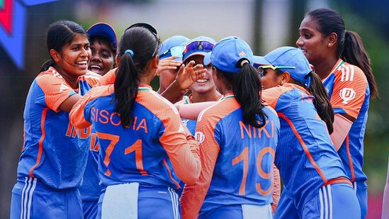 இந்த தொடரில் தொடர்ச்சியாக மூன்று போட்டிகளில் வெற்றி பெற்று சூப்பர் சிக்ஸ் சுற்றுக்கு முன்னேறிய மகளிர் அணி, பங்களாதேஷுக்கு எதிராகவும் சிறப்பாக விளையாடியது. வைஷ்ணவி சர்மா, ஜி.த்ரிஷா ஜோடி எளிதாக வெற்றி பெற்றது. இந்த தொடரில் தொடர்ச்சியாக மூன்று போட்டிகளில் வெற்றி பெற்று சூப்பர் சிக்ஸ் சுற்றுக்கு முன்னேறிய மகளிர் அணி, பங்களாதேஷுக்கு எதிராகவும் சிறப்பாக விளையாடியது. வைஷ்ணவி சர்மா, ஜி.த்ரிஷா ஜோடி எளிதாக வெற்றி பெற்றது.