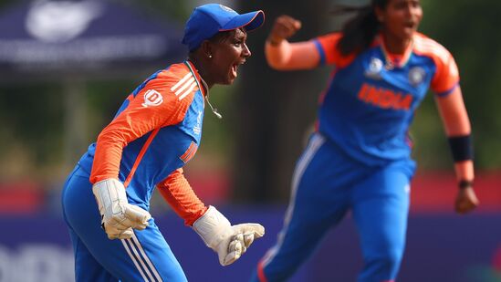 முதலில் பேட்டிங் செய்த வங்கதேச அணி 8 விக்கெட் இழப்புக்கு 64 ரன்கள்மட்டுமே எடுத்தது. இதுவே இந்தியா அணி சிறப்பாக செயல்படுவதற்கு உத்வேகத்தை அளித்தது. முதலில் பேட்டிங் செய்த வங்கதேச அணி 8 விக்கெட் இழப்புக்கு 64 ரன்கள்மட்டுமே எடுத்தது. இதுவே இந்தியா அணி சிறப்பாக செயல்படுவதற்கு உத்வேகத்தை அளித்தது. 