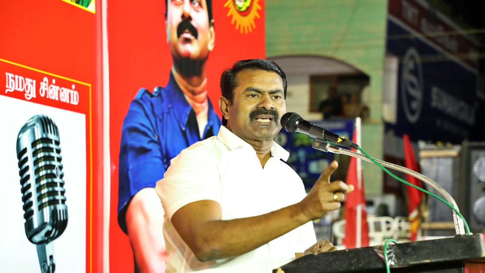 Erode East By Election: வாக்குக்கு பணம்.. அண்ணா போல் மிமிக்ரி.. தேர்தல் விதிமீறல் - சீமான் மீது வழக்குப்பதிவு
