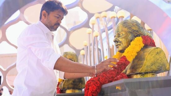 தமிழக வெற்றிக் கழகம் தொடங்கப்பட்டு ஓராண்டு முழுமை பெற்று உள்ள நிலையில் பனையூரில் உள்ள அக்கட்சி அலுவலகத்தில் பெரியார், அம்பேத்கர், காமராஜர், அஞ்சலையம்மாள், வேலுநாச்சியார் ஆகியோரின் படங்களை திறந்தார்.&nbsp;&nbsp;தமிழ் சினிமாவில் டாப் நடிகராக இருந்து வரும் தளபதி விஜய், விஜய் மக்கள் இயக்கம் என்ற பெயரில் பொதுமக்களுக்கு பல்வேறு நலத்திட்டங்களை செய்து வந்தார். இதைத்தொடர்ந்து கடந்த 2024ஆம் ஆண்டு பிப்ரவரி மாதம் 2ஆம் தேதி அன்று தமிழக வெற்றிக் கழகம் என்ற பெயரில் அரசியல் கட்சியை அறிவித்தார்.&nbsp;&nbsp;