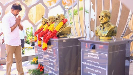 இந்திய அரசியல் சாசனத்தை கொண்டு வந்த அண்ணல் அம்பேத்கர் பெயரை இந்தியாவில் கேட்டாலே ஏற்றத் தாழ்வு ஏற்படுத்தியவர்கள் நடுங்குவார்கள்.&nbsp;