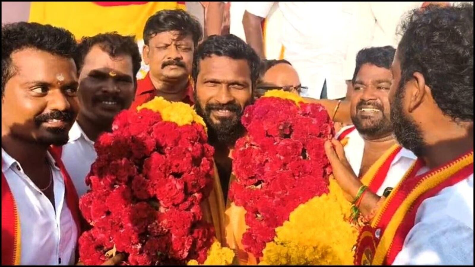 Vetrimaaran: விஜயின் தவெக 2ம் ஆண்டு தொடக்க நிகழ்ச்சியில் வெற்றிமாறன் பங்கேற்றது ஏன்? - தகவல்கள் இங்கே!
