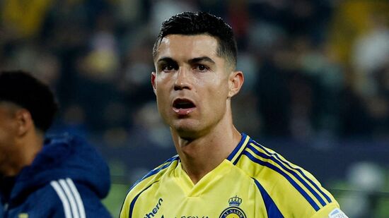 Cristiano Ronaldo: சிறந்த கிளப் கால்பந்து வீரர்களுக்கான பாலன் டி'ஓர் விருது வழங்கப்படும் விருது குறித்து நட்சத்திர கால்பந்து வீரர் கிறிஸ்டியானோ ரெனால்டோ கேள்வி எழுப்பியுள்ளார். கடந்த ஆண்டுக்கான விருதில் ஸ்பெயினின் ரோட்ரியை விட, பிரேசில் வீரர் வினீசியஸ் ஜூனியர் தகுதியானவர் என்று கூறியுள்ளார்.