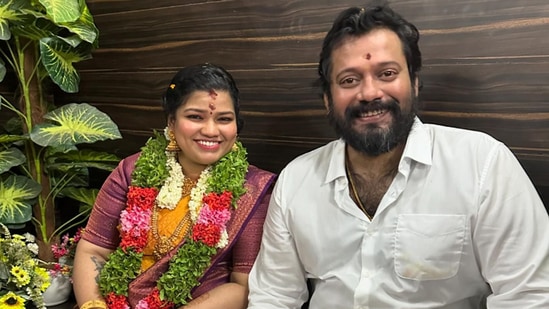 Actor Bala: 'கிஃப்ட் தரேன்னு சொல்லி கூட்டிட்டு போய் கல்யாணம் பண்ணிட்டாரு'- பாலா மனைவி கோகிலா ஷாக் பேட்டி Actor Bala: 'கிஃப்ட் தரேன்னு சொல்லி கூட்டிட்டு போய் கல்யாணம் பண்ணிட்டாரு'- பாலா மனைவி கோகிலா ஷாக் பேட்டி