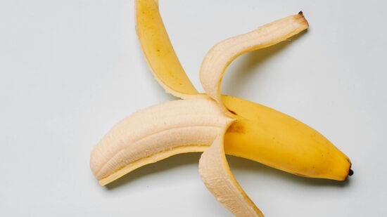 Banana Peel: வாழைப்பழத் தோலை தூக்கி எறிய வேண்டாம்! முகத்திற்கு பேஸ் பேக் செய்யலாம்!