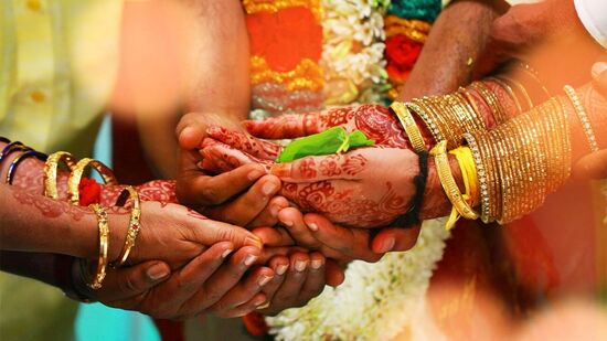நினைவில் கொள்ளுங்கள், ஒருவருக்கு திருமண வாழ்க்கையில் நிலையற்ற தன்மை இருந்தால், ஒவ்வொரு நாளும் வாக்குவாதங்களும் சண்டைகளும் இருந்தால், வெள்ளிக்கிழமை காமதேவ-ரதியை வழிபட்டால் ஒரு பக்தர் பயனடைவார். காமதேவன் மற்றும் ரதியை வழிபடும் போது பக்தர்கள் காமதேவர் மந்திரத்தை ஜபித்தால், திருமண வாழ்க்கையில் அன்பு அதிகரிக்கும்.
