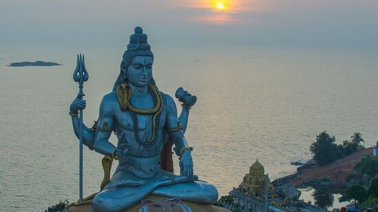 சிவபெருமானையும் அன்னை பார்வதியையும் வணங்குவதன் மூலம், நீங்கள் விரும்பிய அன்பைப் பெறலாம்.