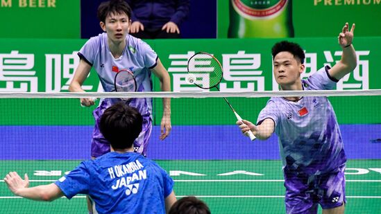 பேட்மிண்டன் ஆசிய கலப்பு அணி சாம்பியன்ஷிப் 2025 இல் சனிக்கிழமை (பிப்ரவரி 15) ஜப்பானை 3-2 என்ற கணக்கில் வீழ்த்தி, போட்டியை நடத்தும் சீனா இறுதிப் போட்டிக்கு முன்னேறியுள்ளது. பேட்மிண்டன் ஆசிய கலப்பு அணி சாம்பியன்ஷிப் 2025 இல் சனிக்கிழமை (பிப்ரவரி 15) ஜப்பானை 3-2 என்ற கணக்கில் வீழ்த்தி, போட்டியை நடத்தும் சீனா இறுதிப் போட்டிக்கு முன்னேறியுள்ளது.