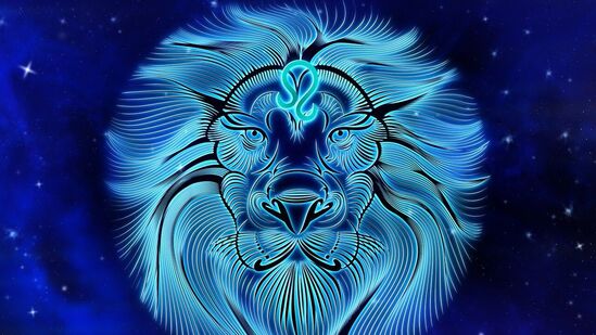 சிம்ம ராசிக்காரர்களிடையே மனநலப் பிரச்சினைகள் அதிகரிக்கும். பதற்றத்தை அதிகரிக்கும் பல முன்னேற்றங்களை நீங்கள் பார்க்க வேண்டியிருக்கலாம். பொறுமையின்மை அடிக்கடி நிகழக்கூடும். வேலையில் பிரச்சினைகள் ஏற்பட அதிக வாய்ப்பு உள்ளது. மன அழுத்தம் காரணமாக அவர்களால் பல பணிகளை கவனமாக முடிக்க முடியாமல் போகலாம். தனியாக பல முடிவுகளை எடுப்பதற்கு முன், அறிவுள்ளவர்களின் கருத்தைப் பெறுவது நல்லது. பணத்தைப் பயன்படுத்தும்போது கவனமாக இருங்கள். தேவையற்ற விஷயங்களுக்கு அதிக பணம் செலவழிக்காமல் கவனமாக இருங்கள்.