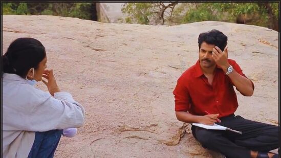 Sivakarthikeyan: பரபரப்பில் ‘பராசக்தி’ .. ‘ஹாப்பி பர்த்டே ஹீரோ’- சிவகார்த்திகேயனுக்கு வாழ்த்து சொன்ன சுதா கொங்கரா! Sivakarthikeyan: பரபரப்பில் ‘பராசக்தி’ .. ‘ஹாப்பி பர்த்டே ஹீரோ’- சிவகார்த்திகேயனுக்கு வாழ்த்து சொன்ன சுதா கொங்கரா!