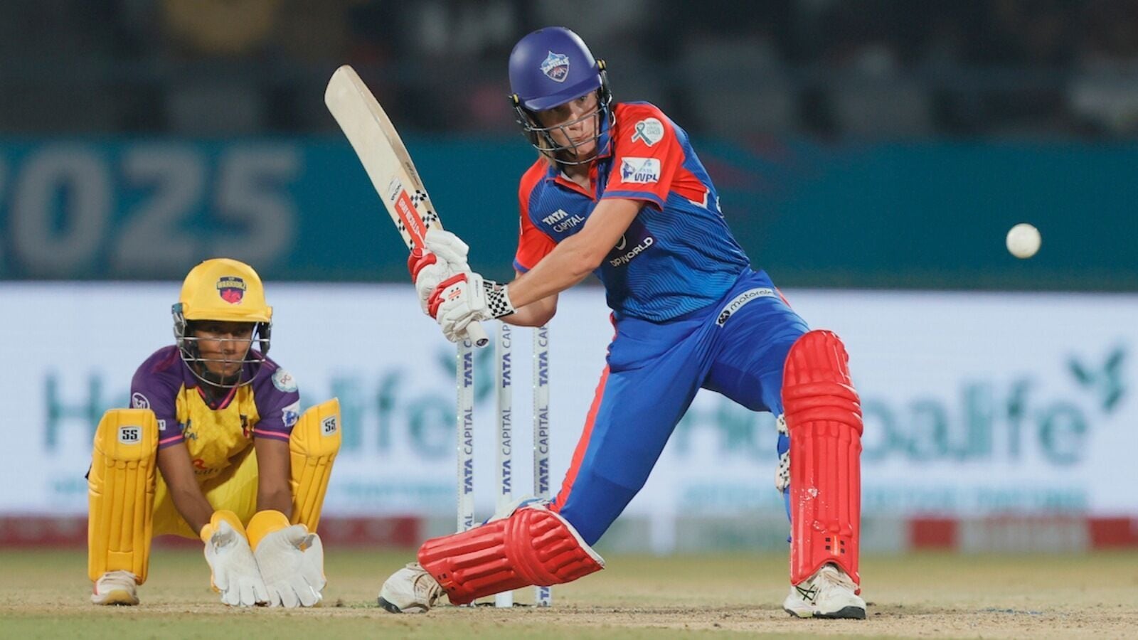 UPW W vs DC W: கடைசி ஓவர் வரை திக் திக்.. தப்பித்த டெல்லி கேபிடல்ஸ்.. யுபி வாரியர்ஸ்க்கு தொடரும் சோகம்