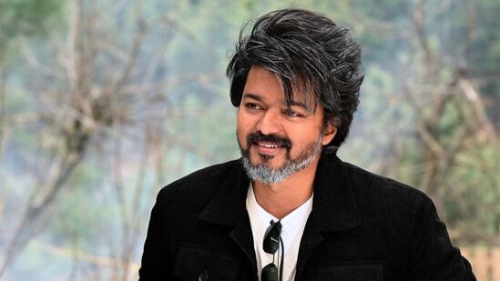 தளபதி விஜய்: தமிழ் சினிமாவின் டாப் ஹீரோவான விஜய் பல்வேறு பிஸ்னஸில் ஈடுபட்டு வருகிறார். சென்னை சாலிகிராமத்தில் தனது தாயார் ஷோபா பெயரில் திருமண மண்டபத்தை வைத்திருக்கிறார். இது தவிர மனைவி சங்கீதா, மகன் சஞ்சய் பெயரிலும் திருமண மண்டபம் வைத்திருக்கிறார்