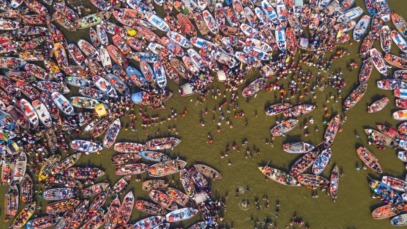 மகா கும்பமேளா: நிறைவை நெருங்கும் மகா கும்பமேளா 2025.. திரிவேணி சங்கமத்தில் குவியும் பக்தர்கள்!