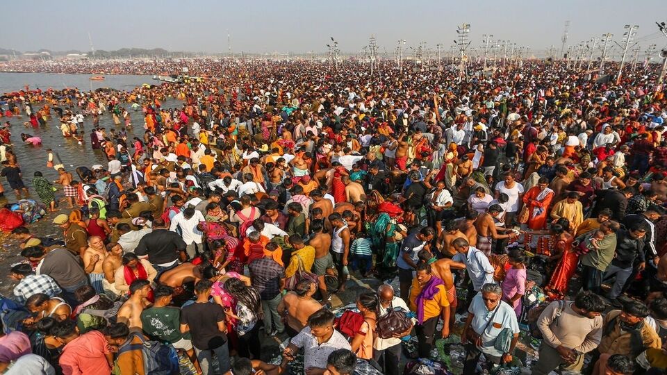 Maha Kumbh Mela 2025: நிறைவை நெருங்கும் மகா கும்பமேளா.. தொடர்ந்து குவியும் கோடிக்கணக்கான பக்தர்கள்!