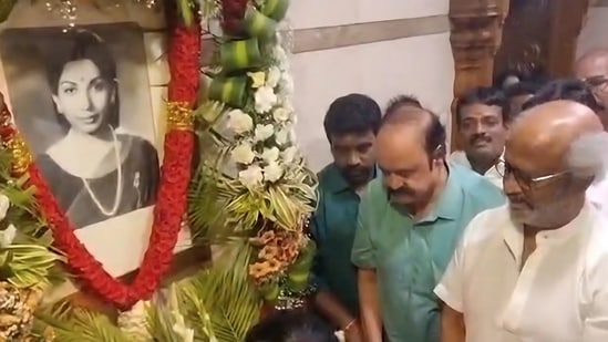 ஜெயலலிதா பிறந்தநாள்: போயஸ் கார்டனில் ரஜினிகாந்த்! செய்தியாளர்களிடம் சொன்ன தகவல்! ஜெயலலிதா பிறந்தநாள்: போயஸ் கார்டனில் ரஜினிகாந்த்! செய்தியாளர்களிடம் சொன்ன தகவல்!