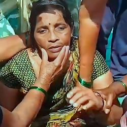 கர்நாடகா: ரூ. 4 ஆயிரம் கோடியில் தனியார் துறைமுகம் - பொதுமக்கள் எதிர்ப்பு.. கடலில் இறங்கி போராட்டம்