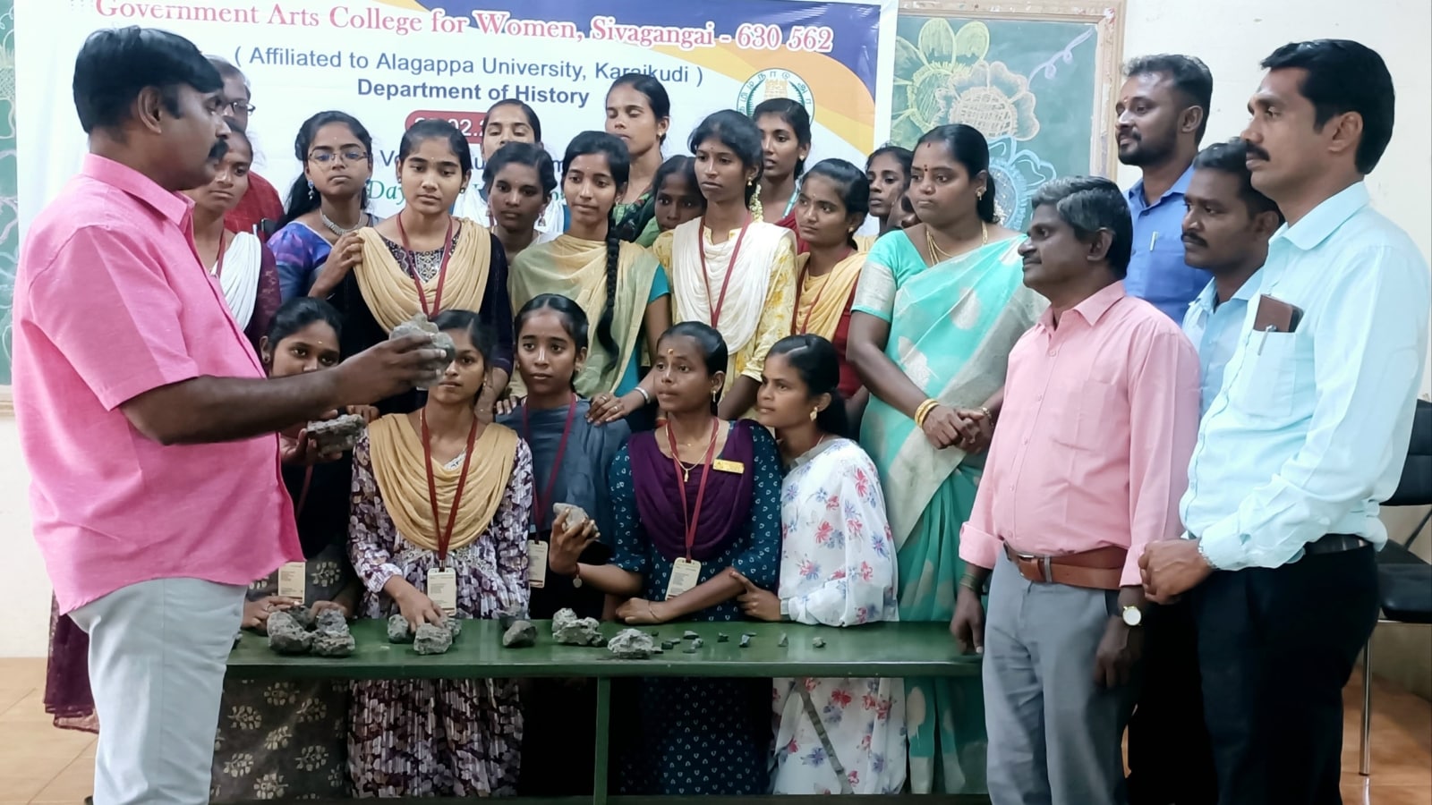 சிவகங்கை, அரசு மகளிர் கலைக் கல்லூரி, வரலாற்றுத் துறை சார்பில் நடந்த ‘உரக்கச் சொல்வோம் வரலாற்றை உலகிற்கு’ என்ற தலைப்பில் மாநில அளவிலான ஒருநாள் கருத்தரங்கம் 