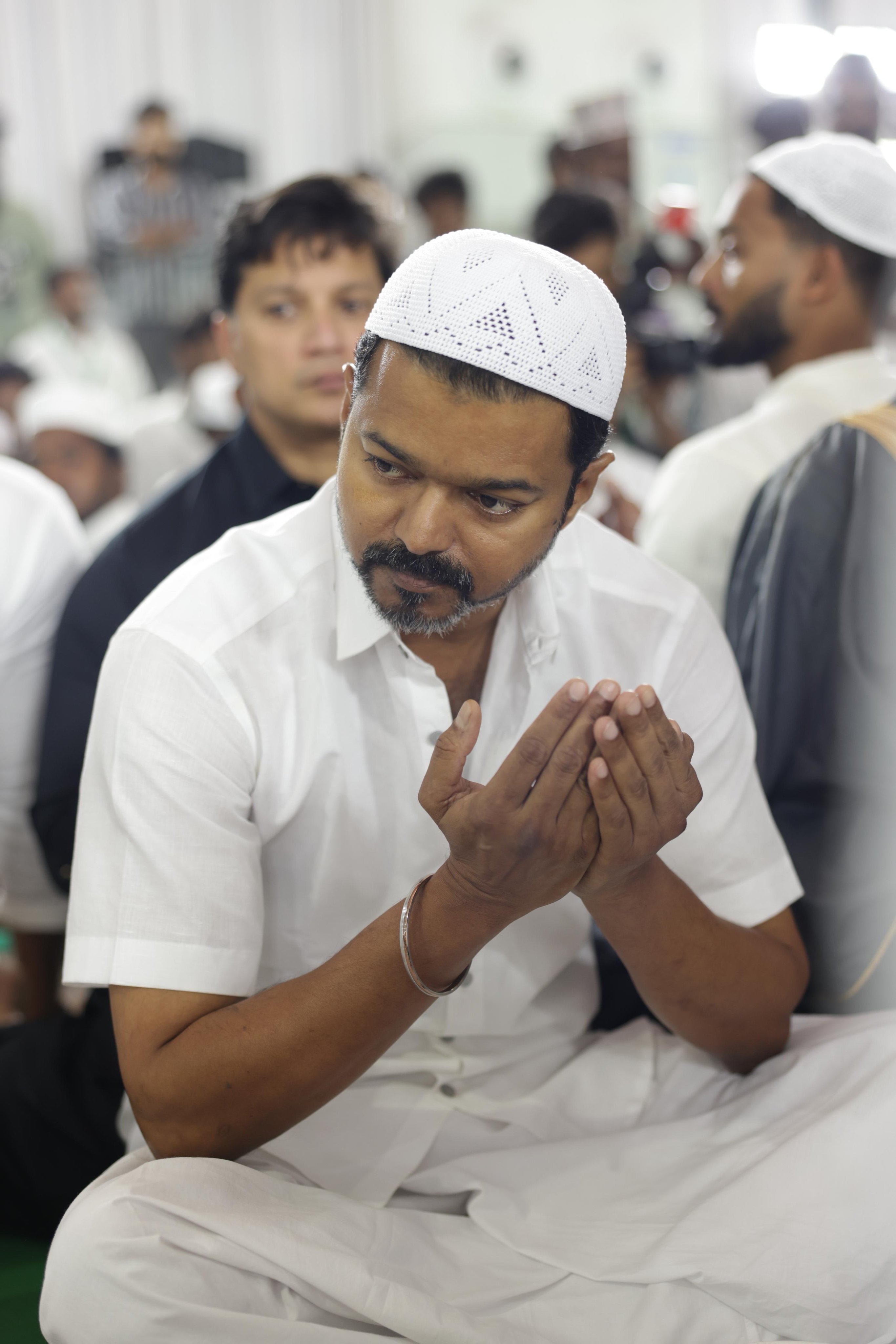 அந்நிகழ்வில் பேசிய நடிகர் விஜய், ‘’என் நெஞ்சில் குடியிருக்கும் எனது அன்பான இஸ்லாமிய பெருமக்கள் உங்கள் அனைவருக்கும் வணக்கம். மாமனிதர் நபிகள் நாயகம் அவர்களின் வாழ்க்கையை பின்பற்றி மனிதநேயத்தையும் சகோதரத்துவத்தையும் பின்பற்றுகிற இங்கு உள்ள அனைத்து இஸ்லாமிய சொந்தங்களும் எனது அழைப்பை ஏற்று வந்து கலந்து கொண்டதில் மிக்க மிக்க மகிழ்ச்சி, என்றார்.