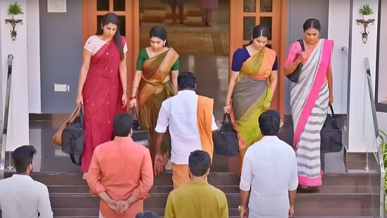 எதிர்நீச்சல் சீரியல் மார்ச் 8 எபிசோட்: மூட்டை முடிச்சுடன் வீட்டை விட்டு வெளியேறும் பெண்கள்.. எதிர்நீச்சல் சீரியல்.. எதிர்நீச்சல் சீரியல் மார்ச் 8 எபிசோட்: மூட்டை முடிச்சுடன் வீட்டை விட்டு வெளியேறும் பெண்கள்.. எதிர்நீச்சல் சீரியல்..