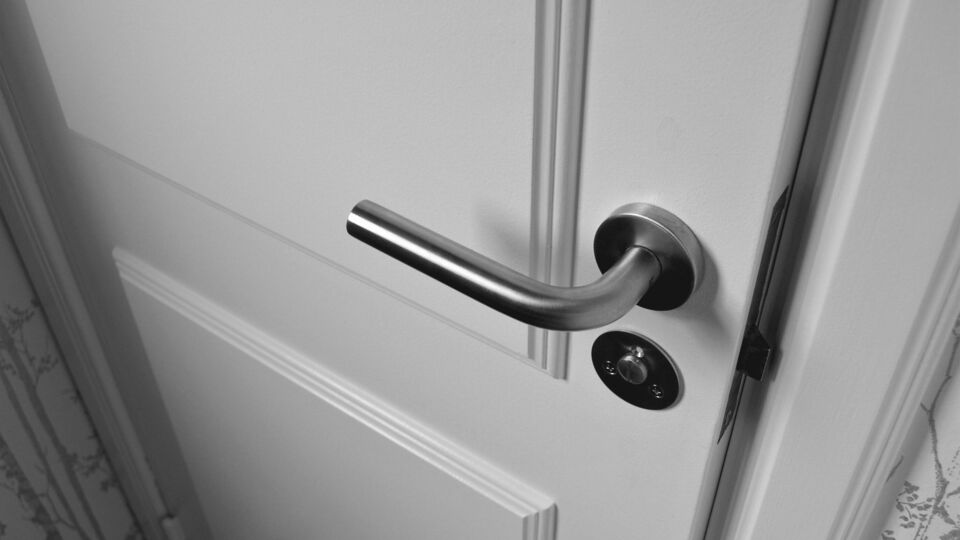 வாஸ்து குறிப்புகள்: வாஸ்து படி வீட்டின் கதவுகள் எப்படி இருக்க வேண்டும்? -விதிகளை தெரிஞ்சிகோங்க