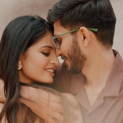 <p>ரிலேஷன்ஷிப்பில் நமக்குப் பிடிக்காத, சில விஷயங்கள் நம் துணைக்குப் பிடிக்கலாம். அதற்கு மதிப்பளித்து, அதை கண்டுகொள்ளாமல் இருக்கிறீர்கள் என்றால் ஹெல்தியான ரிலேஷன்ஷிப்பில் இருக்கிறீர்கள் என்று அர்த்தம்.</p>