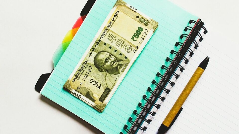 சேமிப்பு தவறுகள்: 'நீங்கள் கஷ்டப்பட்டு செய்த பணத்தை சேமிக்கமுடியாமல் தவிக்கிறீர்களா?': இந்த பணத் தவறுகளை செய்யாதீர்கள்!