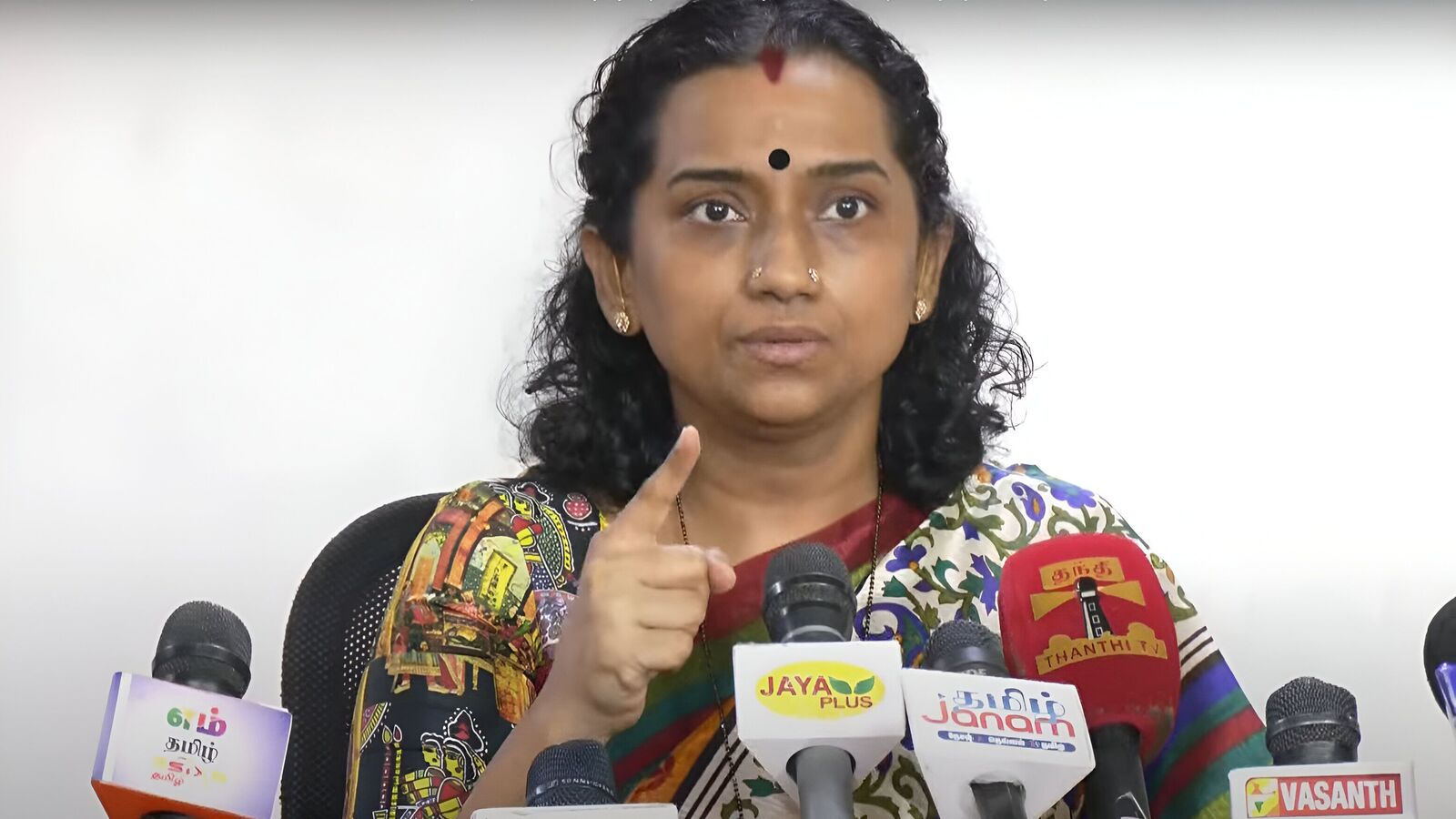 Singer Kalpana: எதுவும் விசாரிக்காம ஏன் சேத்த வாரி அடிக்குறீங்க.. என்ன பத்தி என்ன தெரியும் உங்களுக்கு?- பாடகி கல்பனா