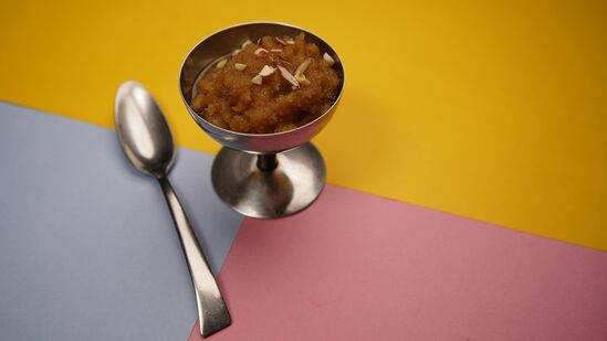 சர்க்கரை வள்ளிக்கிழங்கு அல்வா : சர்க்கரை வள்ளிக்கிழங்கு இருக்கா? வாயில் வைத்தவுடன் வழுகிக்கொண்டு ஓடும் அல்வா செய்யலாமா? சர்க்கரை வள்ளிக்கிழங்கு அல்வா : சர்க்கரை வள்ளிக்கிழங்கு இருக்கா? வாயில் வைத்தவுடன் வழுகிக்கொண்டு ஓடும் அல்வா செய்யலாமா?