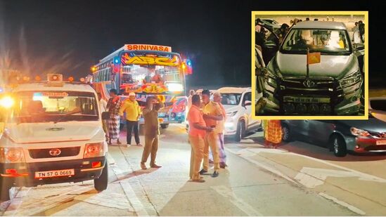 காருக்கு சுங்க கட்டணம் கேட்ட ஊழியர்கள்.. காரை சாலையின் குறுக்கே நிறுத்திய முன்னாள் எம்.எல்.ஏ., பயணிகள் அவதி! காருக்கு சுங்க கட்டணம் கேட்ட ஊழியர்கள்.. காரை சாலையின் குறுக்கே நிறுத்திய முன்னாள் எம்.எல்.ஏ., பயணிகள் அவதி!