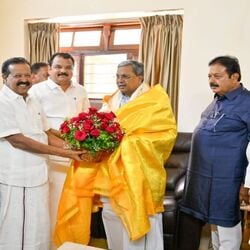 கர்நாடக முதல்வர் சித்தராமையாவை நேரில் சந்தித்து ஆலோசனை நடத்திய அமைச்சர் பொன்முடி!