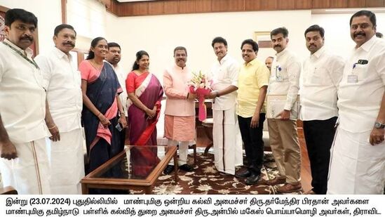 இந்த சந்திப்பில் என்ன பேசப்பட்டது என்பதை திமுக விளக்க வேண்டும் என சவுக்கு சங்கர் கேள்வி எழுப்பி, இந்த படத்தை பகிர்ந்துள்ளார்.&nbsp;