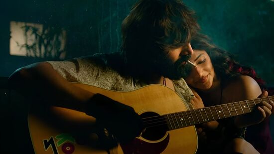 Actress Sreeleela: ஸ்ரீலீலாவின் காதலுக்கு பச்சை கொடியா? பூசி முழுகி பதில் தந்த ஹீரோவின் தாய்..