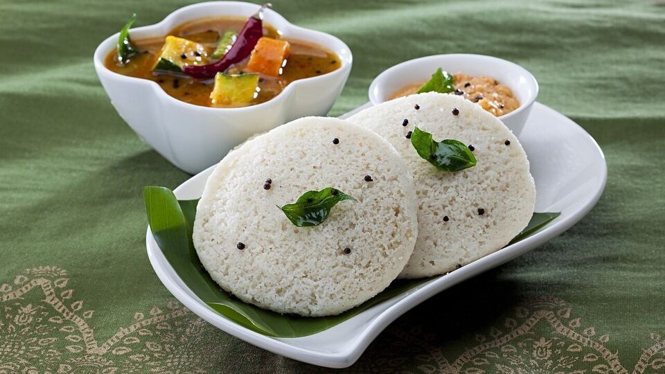 வீட்டிலேயே செய்யலாம் பஞ்சு போல இட்லி! இதோ டாப் 5 உதவிக் குறிப்புகள்! இன்னைக்கே ட்ரை பண்ணி பாருங்கள்!