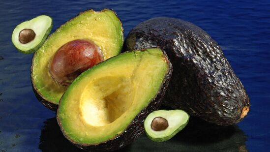 அவகேடோவில் உள்ள சத்துக்கள் : அவகேடோ பழத்தில் உள்ள ஆரோக்கியத்தை அள்ளித்தரும் சத்துக்கள் என்ன தெரியுமா? 