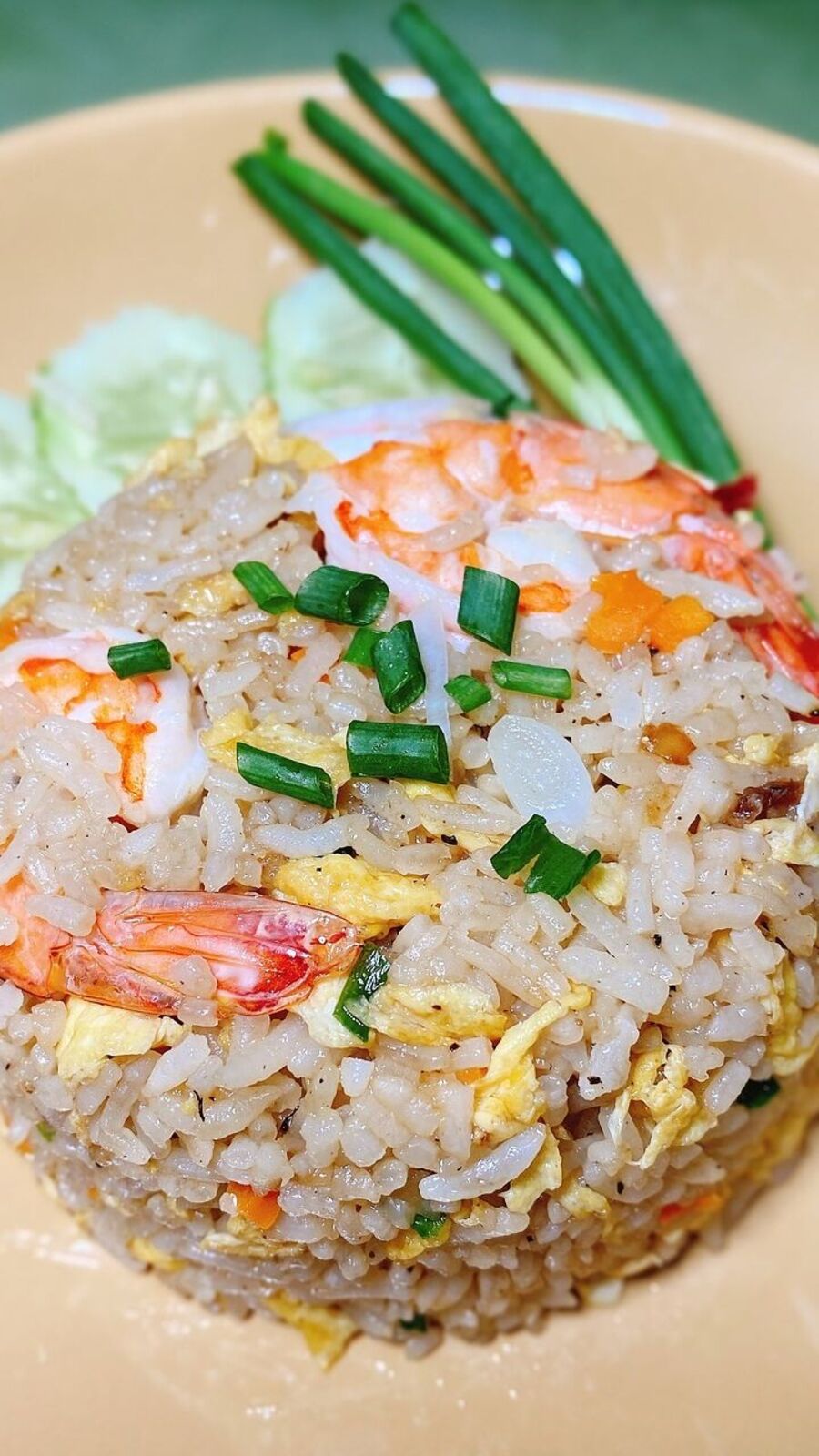 மதியம் சமைத்த சாதம் மிச்சம் இருக்கா.. ஈசியா பிரைடு ரைஸ் செய்து அசத்துங்க!