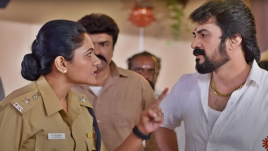 எதிர்நீச்சல் சீரியல் மார்ச் 19 எபிசோட்: பார்கவியால் பற்றி எரியும் குணசேகரன் வீடு.. எதிர்நீச்சல் சீரியல்
எதிர்நீச்சல் சீரியல் மார்ச் 19 எபிசோட்: பார்கவியால் பற்றி எரியும் குணசேகரன் வீடு.. எதிர்நீச்சல் சீரியல்