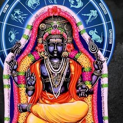 <p>நவகிரகங்களில் மங்களநாயகனாக விளங்கக்கூடியவர் குருபகவான் இவர் தேவர்களின் குருவாக திகழ்ந்து வருகின்றார். குருபகவான் செல்வம், செழிப்பு, குழந்தை பாக்கியம், திருமண பாக்கியம் உள்ளிட்டவைகளுக்கு காரணியாக திகழ்ந்து வருகின்றார். குருபகவான் ஒரு ராசியில் இருந்து மற்றொரு ராசிக்கு செல்ல ஒரு வருட காலம் எடுத்துக் கொள்கிறார்.</p>