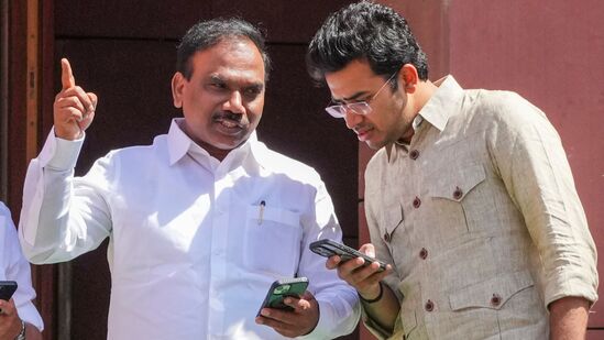 தொலைபேசி மூலமாக தகவல்களை பரிமாறிக்  கொண்ட திமுக எம்.பி. ஆ ராசா மற்றும் பாஜக எம்.பி., தேஜஸ்வி சூர்யா